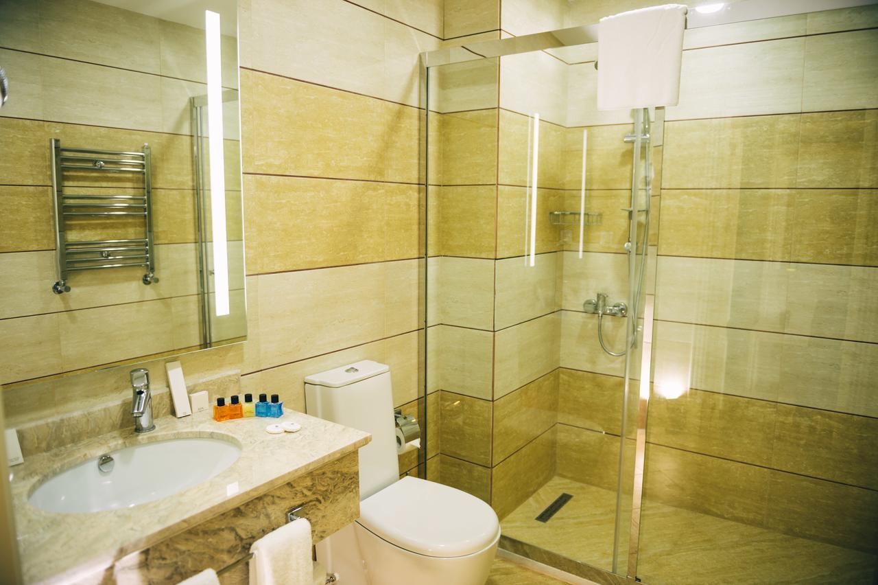Emerald Suite Hotel Baku Bagian luar foto