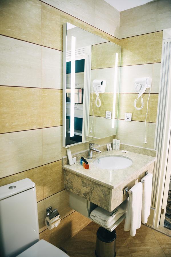 Emerald Suite Hotel Baku Bagian luar foto