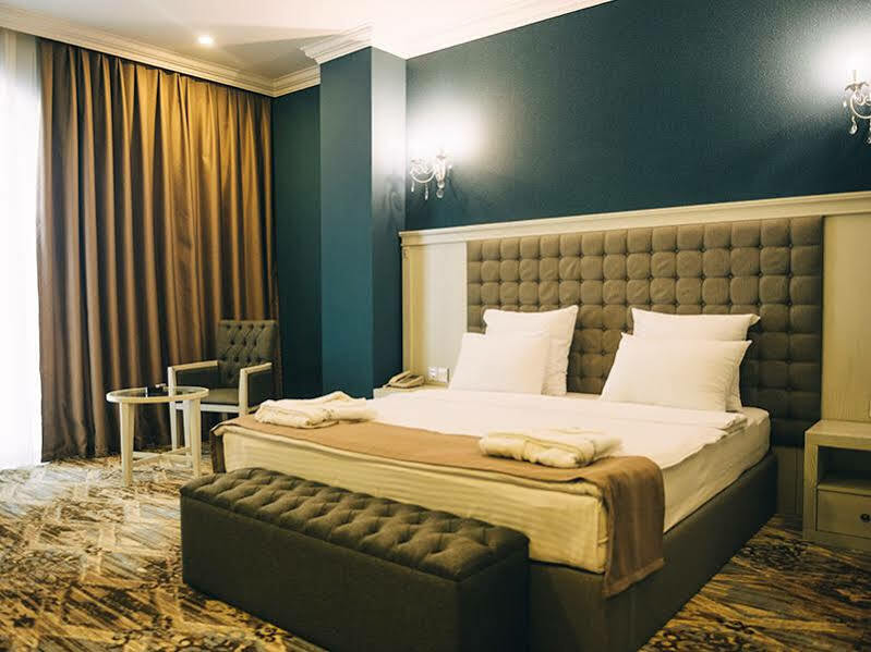 Emerald Suite Hotel Baku Bagian luar foto